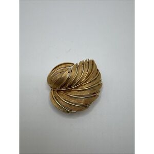 Gold Vintage Lisner Brooch